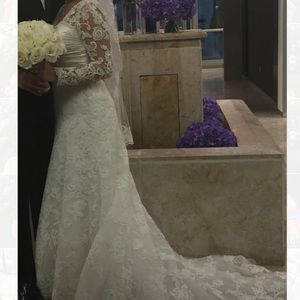 Lace wedding dress with removable sleeves